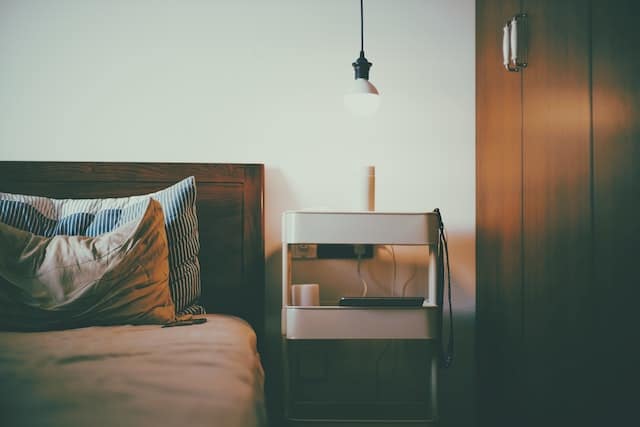 Szafy do sypialni – przesuwne czy tradycyjne?