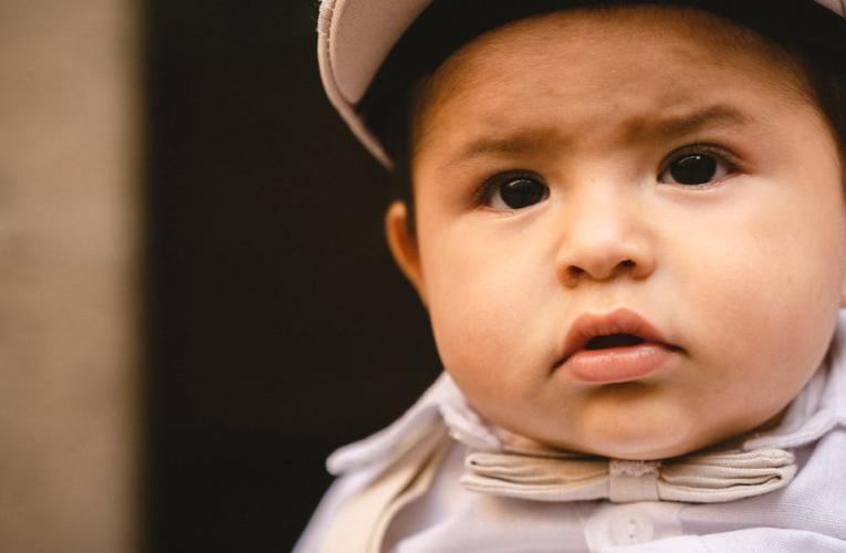 Dolne jedynki u niemowlaka: jak rozpoznać właściwe ząbkowanie i co mówią o tym zdjęcia dziąseł