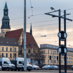 Jakie są korzyści płynące z wdrożenia strategii bezpieczeństwa wewnętrznego w mieście Wrocław?